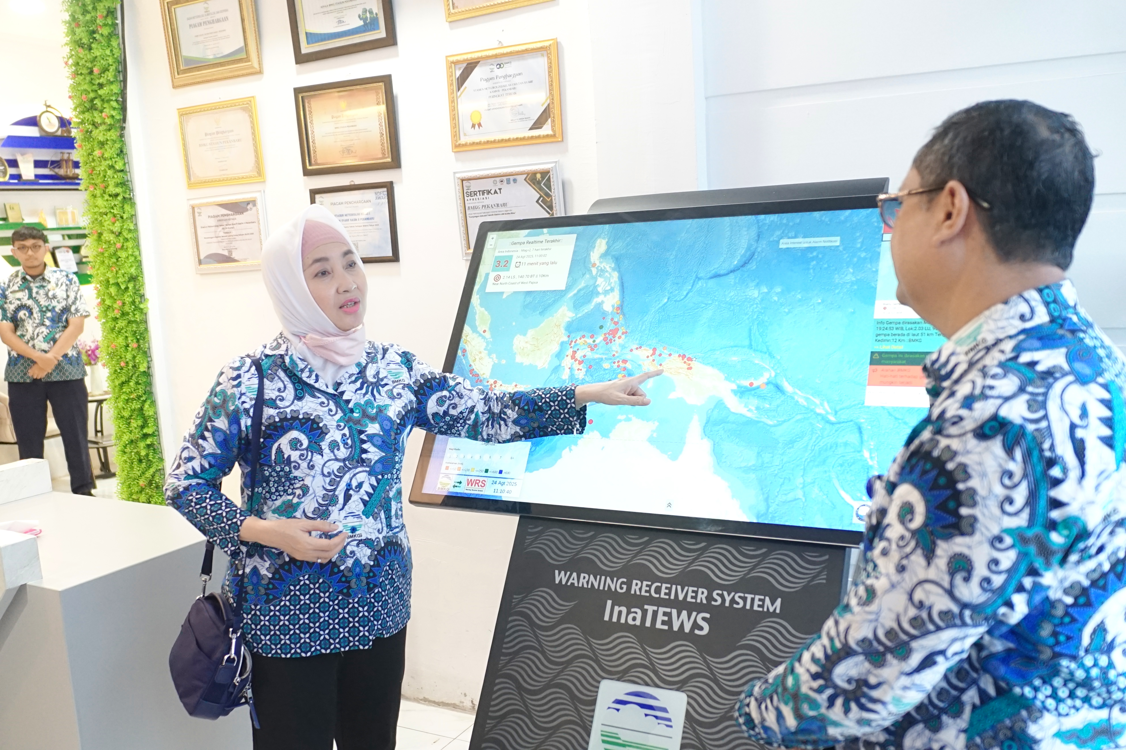 Kepala BMKG Lakukan Kunjungan Kerja di Pekanbaru, Tekankan Optimalisasi Pelayanan dan Operasi Modifikasi Cuaca